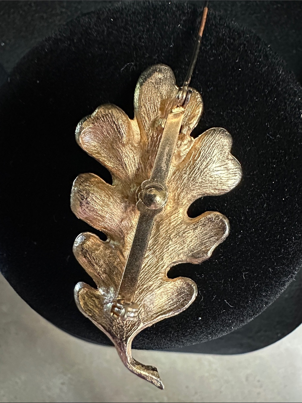 Vintage Gold-Tone Oak Leaf Brooch - Picture 3 of 10
